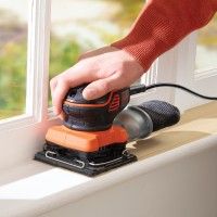 Lixadora BLACK+DECKER 220W